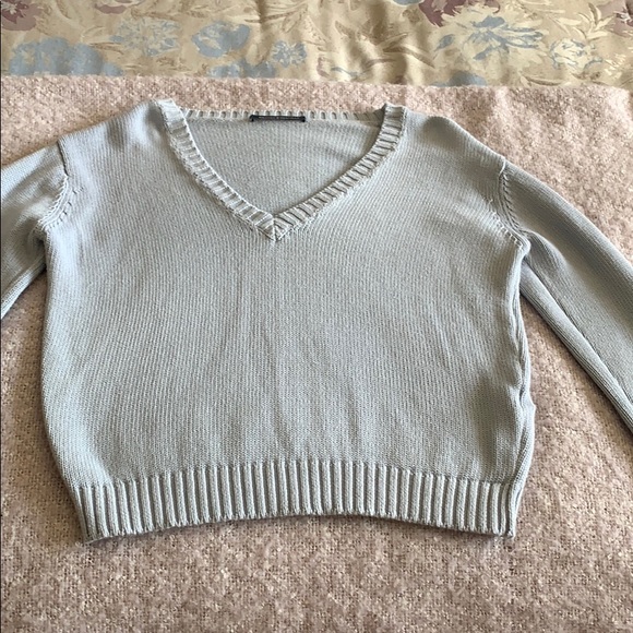Brandy Melville Sweaters - Brandy Melville leigh sweater💙🦋
